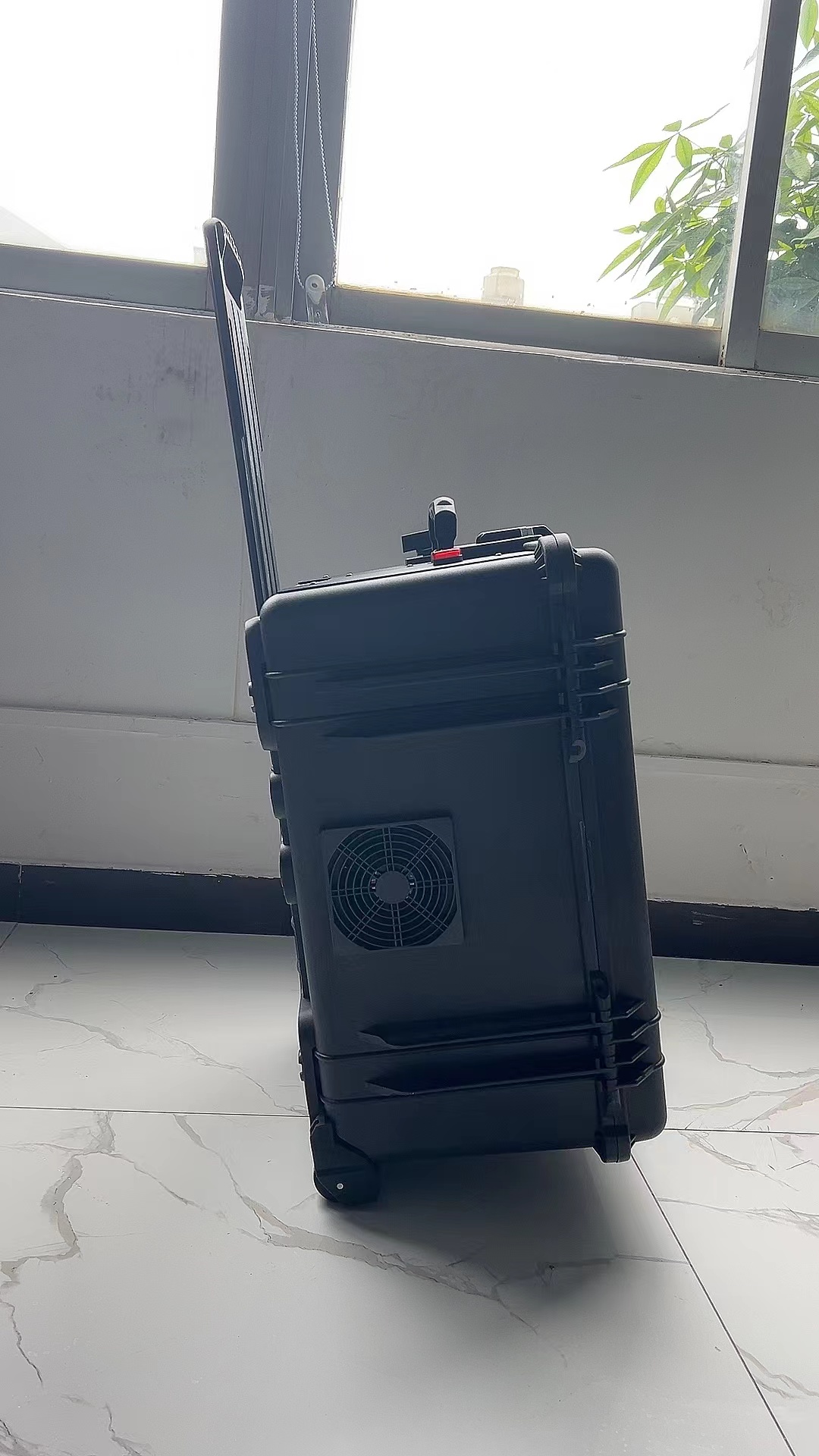 北塔手拉箱型移动通信干扰器